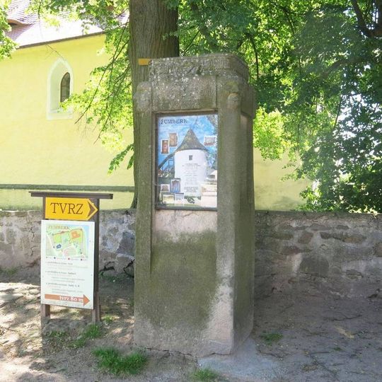 Sloup u kostela v Žumberku