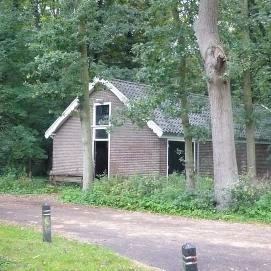 Schuur aan de noordoostzijde van het complex
