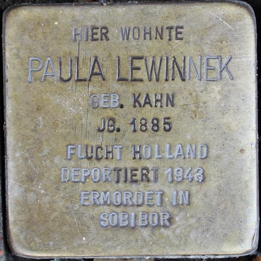 Stolperstein en memoria de Paula Lewinnek