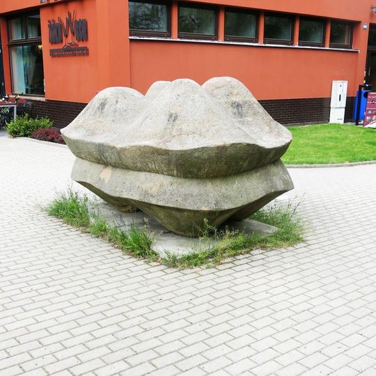 Kamenná plastika v ulici Na Kopci v Jablonci nad Nisou