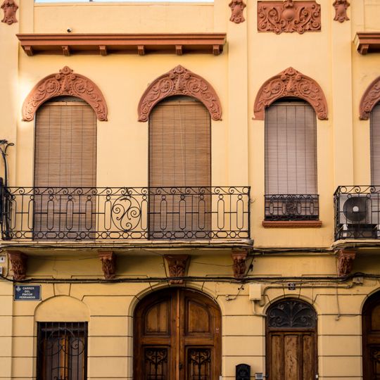 Edificios de viviendas de la calle Conde de Almenara y plaza Iglesia de los Ángeles