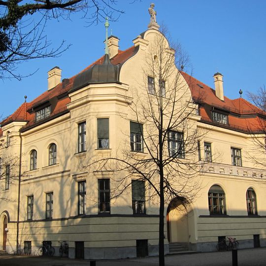 Schlossartige Neubarock-Villa