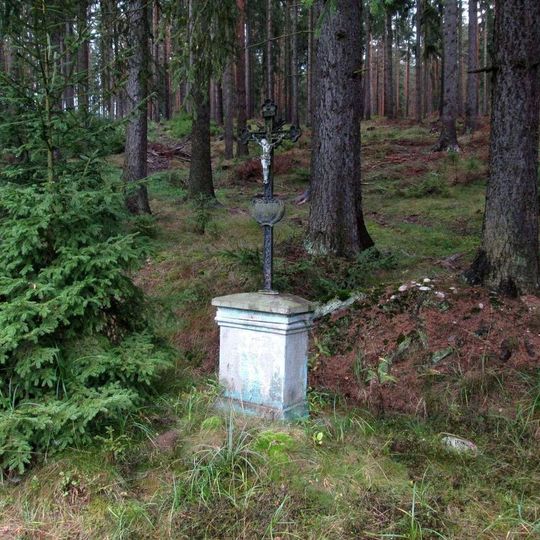 Kříž jihozápadně od Trojan u Trojanského potoka