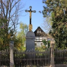 Betkreuz Dorfplatz 19 (bei)