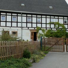 Wohnstallhaus zwei Seitengebäude und Scheune eines Vierseithofes Dorfteichweg 3
