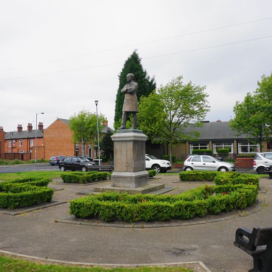 Hugh Mason Memorial Statue