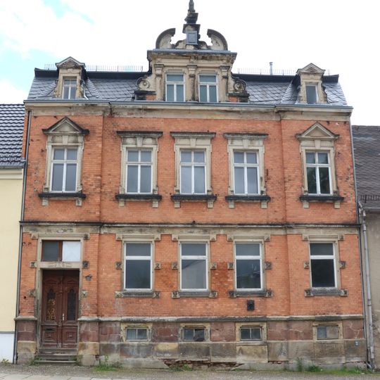 Wohnhaus in geschlossener Bebauung Straße der Deutschen Einheit 47