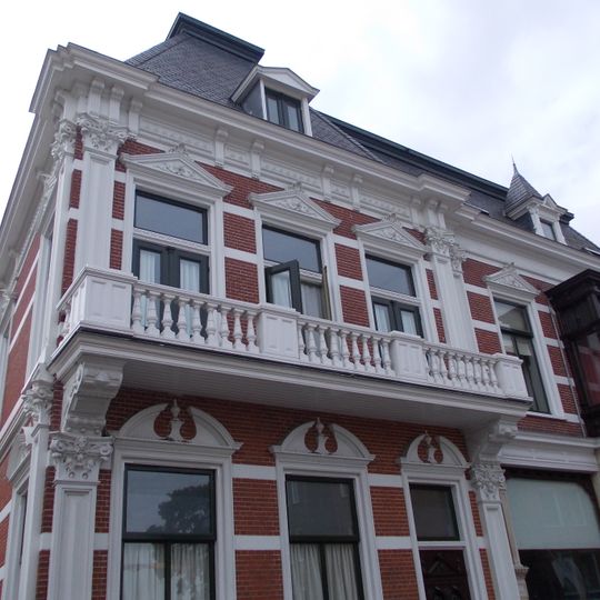 Voorm. regenkledingfabriek, dubbel winkelwoonhuis