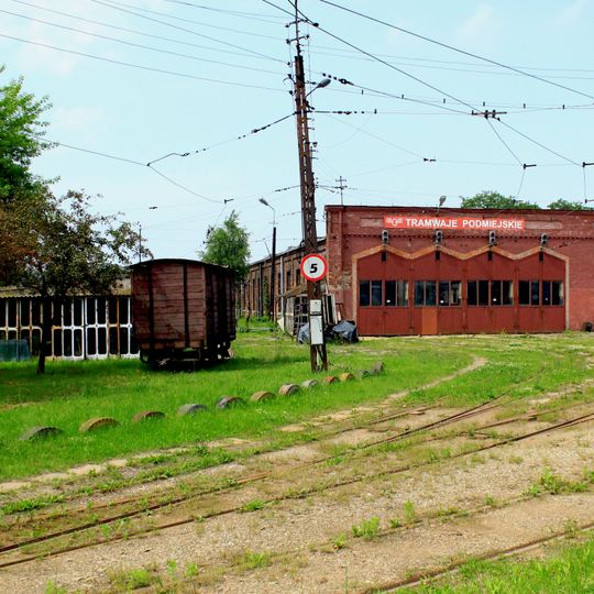 Główna hala postojowa z halą warsztatowo-magazynową i kantorem