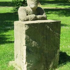 Socha v lázeňském parku lázní Evženie v Klášterci nad Ohří (2)