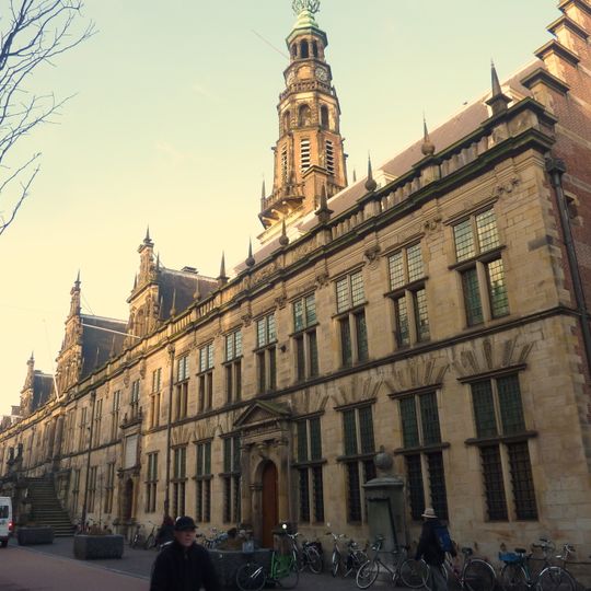 Stadhuis met woningen