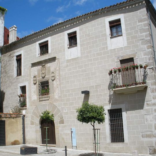 Casa del Cardenal Bernardino de Carvajal