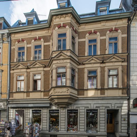 Wohn- und Geschäftshaus