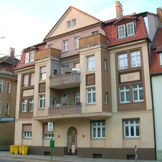 Mietshaus in halboffener Bebauung August-Bebel-Straße 5