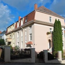 Doppelmietshaus in offener Bebauung Henselstraße 5, 7