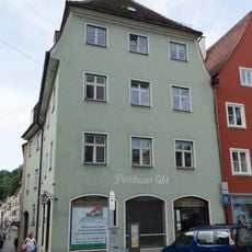 Wohn- und Geschäftshaus