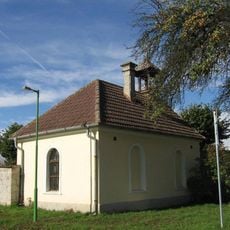 Kaple na hřbitově na východním okraji Nebužel