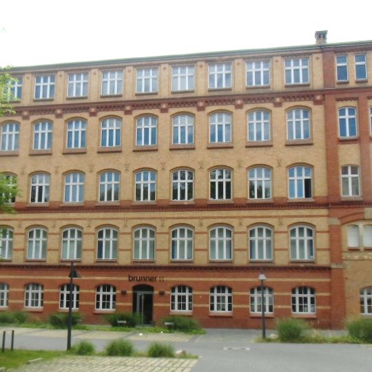 Elektrizitäts-Aktiengesellschaft Schuckert & Co., Wohnhaus Am Treptower Park 28-30, Herkommer Straße 6