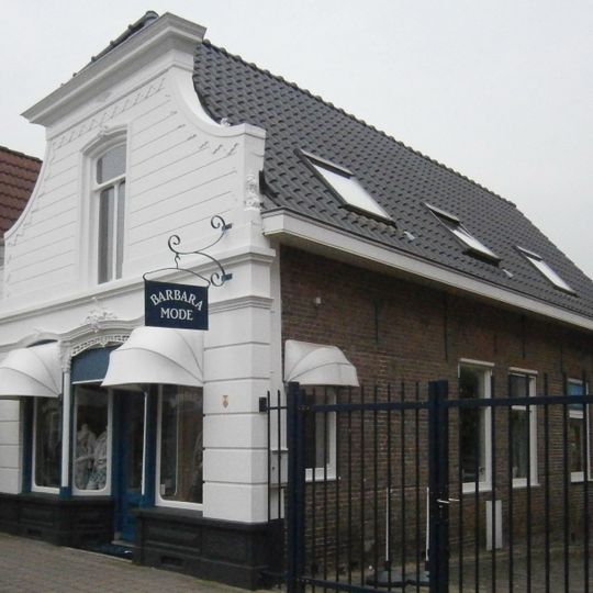 Winkelpand voorgevel met winkelpui
