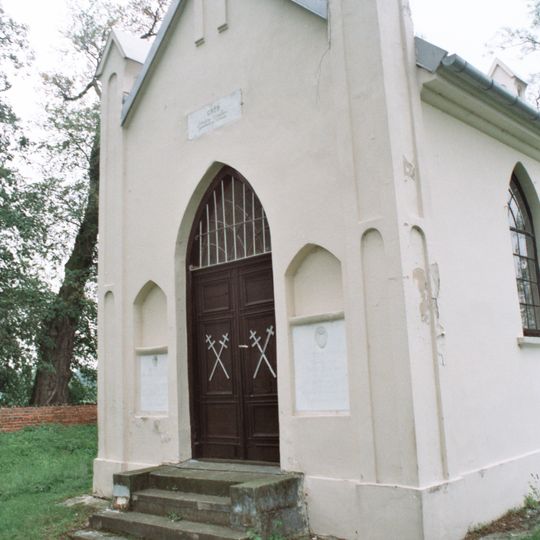 Kaplica grobowa Wesslów, z otoczeniem w granicach murowanego ogrodzenia