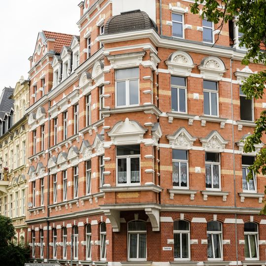 Mietshaus in geschlossener Bebauung in Ecklage Thielestraße 1