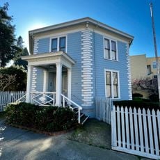 McElroy Octagon House