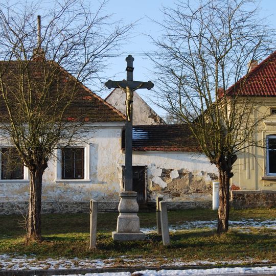 Kříž na návsi