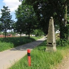 Milník na okraji obce při silnici na Bednáreček