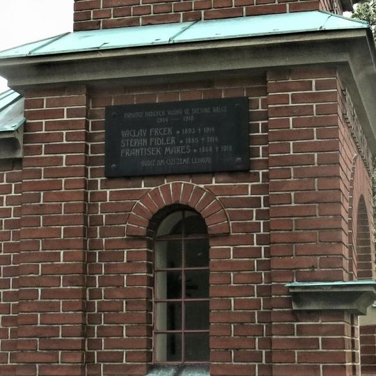 Pamětní deska padlým na kapli ve Spikalech