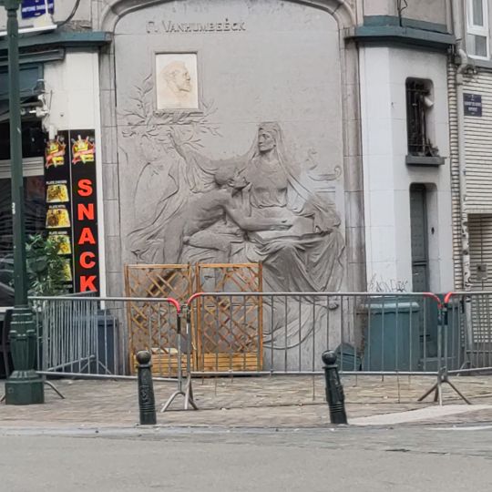 Monument à Pierre Van Humbeeck