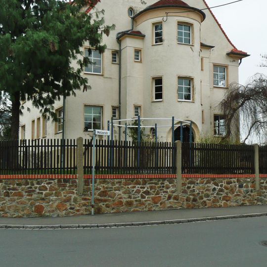 Mietshaus mit Einfriedung Melzerstraße 12