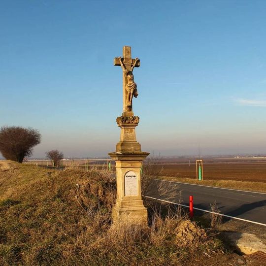 Kříž ve Slatinicích na rozcestí za obcí
