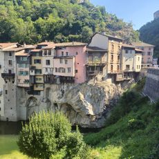 Les Maisons suspendues