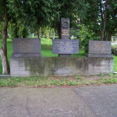 Pomník obětem 2.světové války na náměstí Svobody v Libčicích nad Vltavou