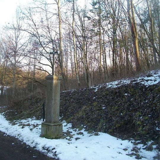 Kříž mezi Lisovem a Hradcem u Stodu