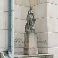 Socha alegorie Víra u pavilonu Reinerových fresek v Duchcově