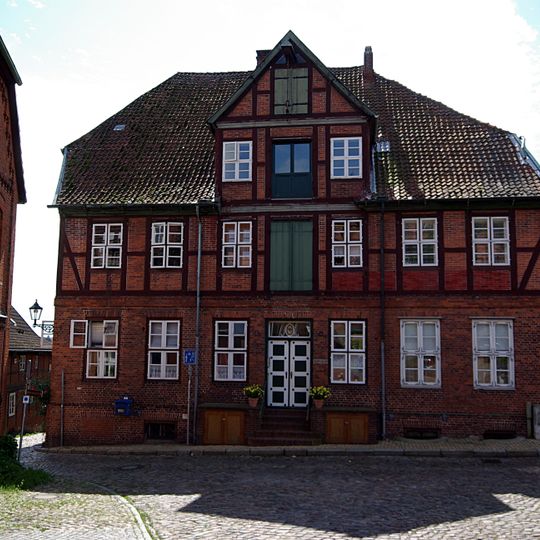 Wohn- und Geschäftshaus