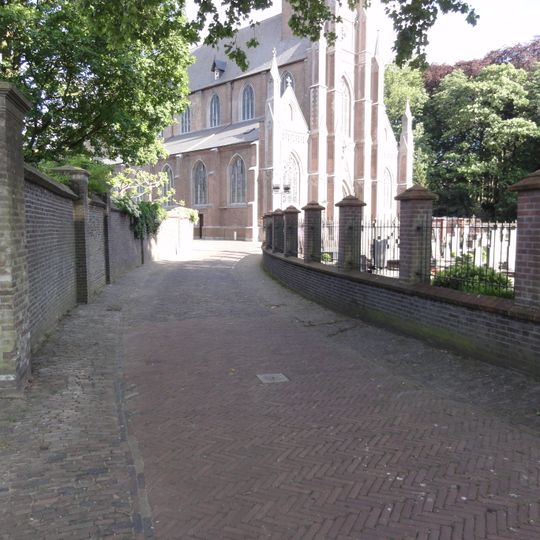 St. Jan de Doper: ommuring en hekwerk van kerkhof