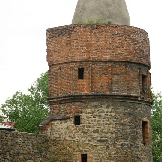 Mury obronne z basztami