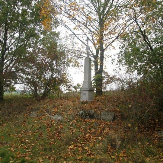 Kříž u Podtchořovického mlýna východně od Tchořovic