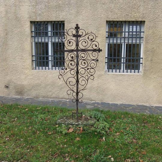 Kříž u Oblastního muzea v Mostě