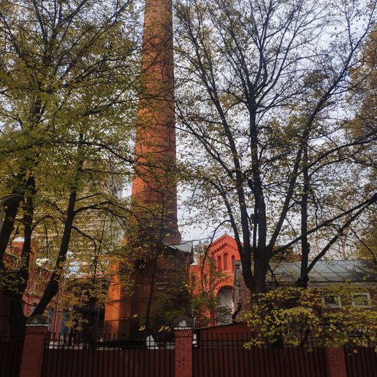 Водоподъемное здание с котельной и дымовой трубой