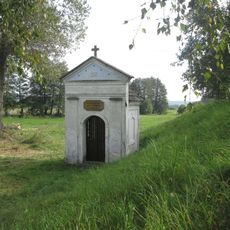 Kaple východně od Dolní Bělé
