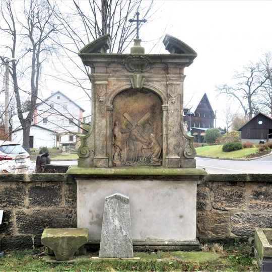 Kaplička VI. zastavení křížové cesty u kostela v Arnolticích