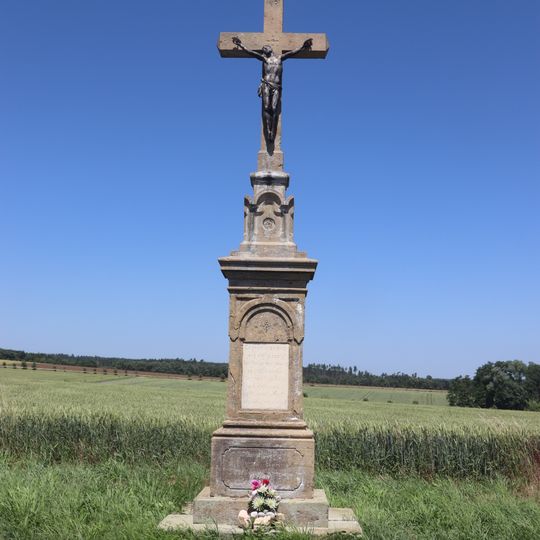 Kříž u silnice východně od Kladerub nad Oslavou