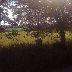 Kříž západně od Bratřic