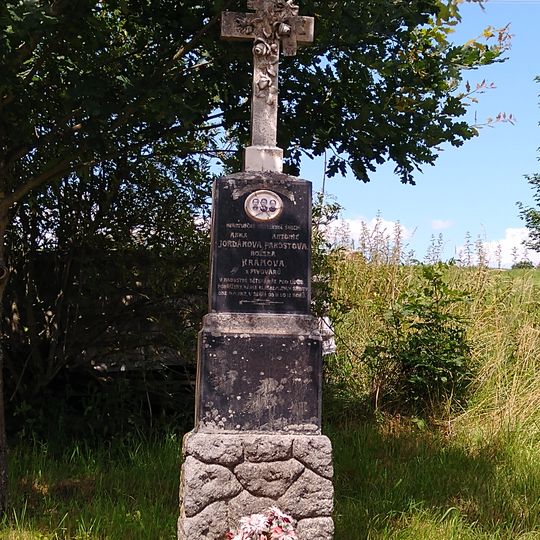 Kříž v Předboři u cesty do Třiklasovic