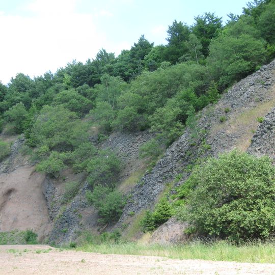Vulkankrater am Gebirgsstein von Oberbach