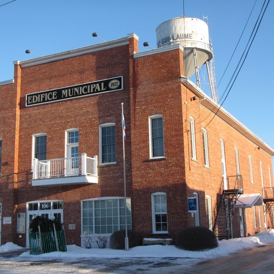 Saint-Guillaume Municipal Building