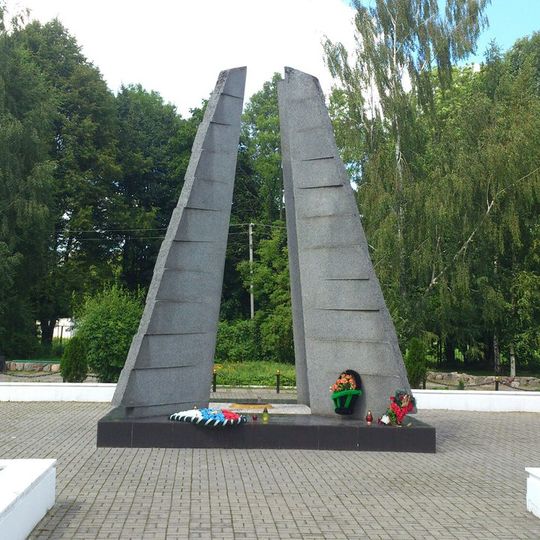 Братская могила советских воинов, погибших при взятии г. Фридлянд